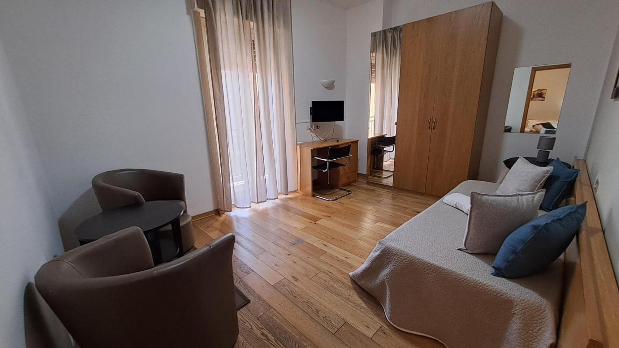 Family Room,1670699021:JPEG